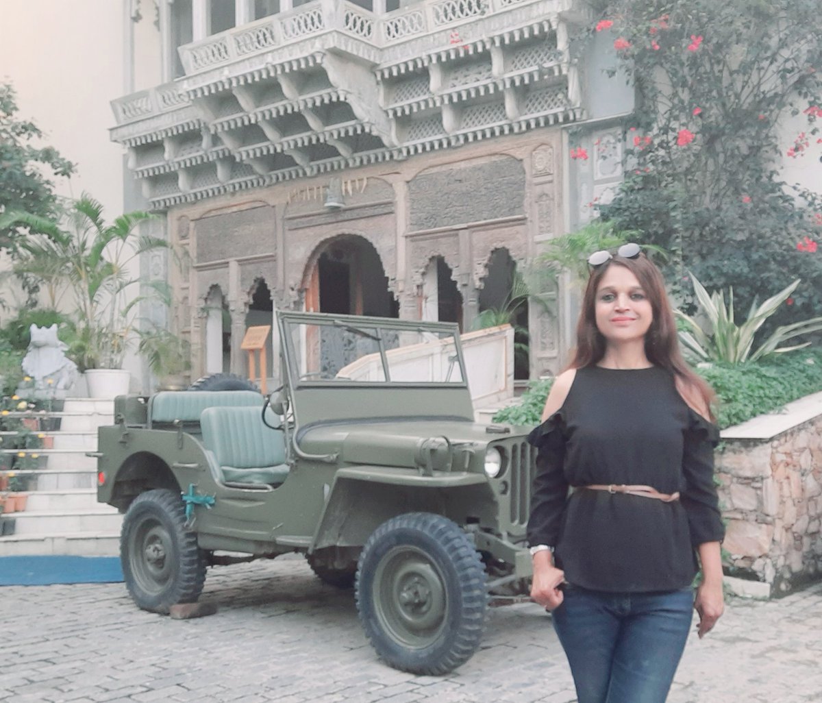 ash4intelways's tweet photo. True #blue #wanderer #Bloom at #venice of #India #udaipur city of #lakes with #oppulant traces of #mewar #rajputana #history with #unique #antique #royal #gates wide open for #artists #haathi #ghode #palkhi #ambraighat #bliss #IncredibleIndia #rajasthan #bharat https://t.co/xVc4Q30wqz