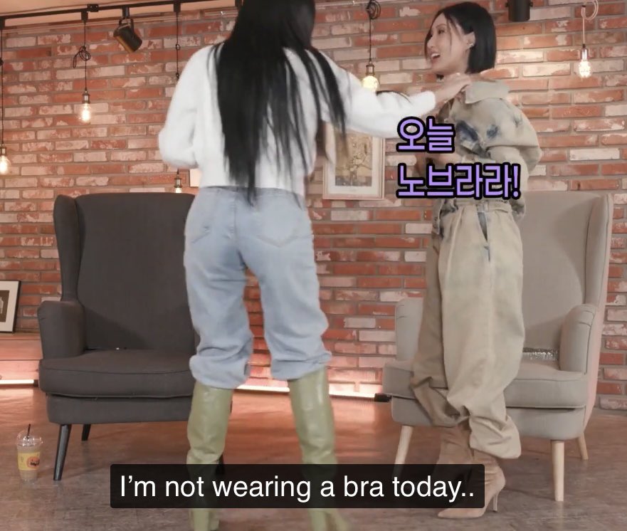 wheeix's tweet photo. hwasa: i’m not wearing a bra today
jessi: but you’re always bot wearing a bra

pls these two lol https://t.co/ewzanQ8Nxx