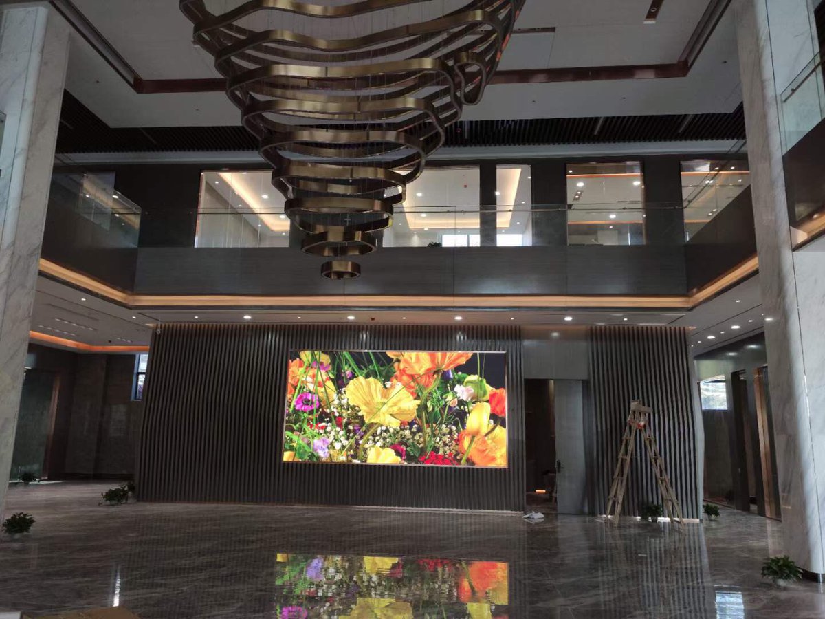 New case finished👏
- P2.5mm indoor led screen
- Kinglight leds
- 1920hz refresh rate
- Novastar control system 

More project detail pls message us to get
#ledscreen #leddisplay #video #videowall #indoor #ledsign #project #dooh #ooh #nowadaled #led #pixel #ledwall #advertising