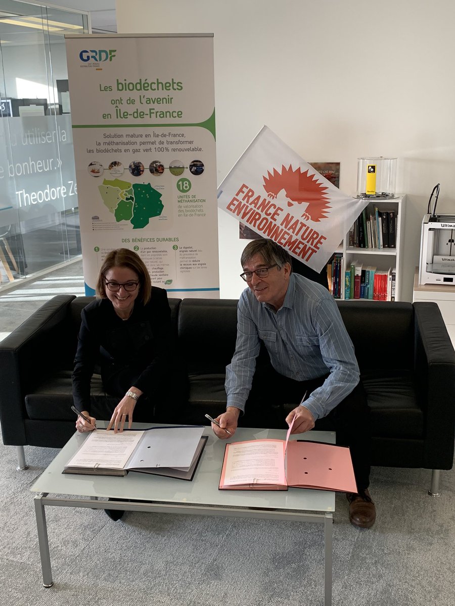 ✍️<a href="/FneIDF/">France Nature Environnement Île-de-France</a> et <a href="/GRDF/">GRDF</a> s’engagent ensemble pour l’amélioration des pratiques du tri des biodéchets et leur valorisation en biométhane🤝🌱
Dès 2022, une démarche de sensibilisation au tri sera menée sur des marchés auprès des commerçants et des habitants 🍌🥦
 <a href="/PikPik92/">PikPik Environnement</a> #SERD