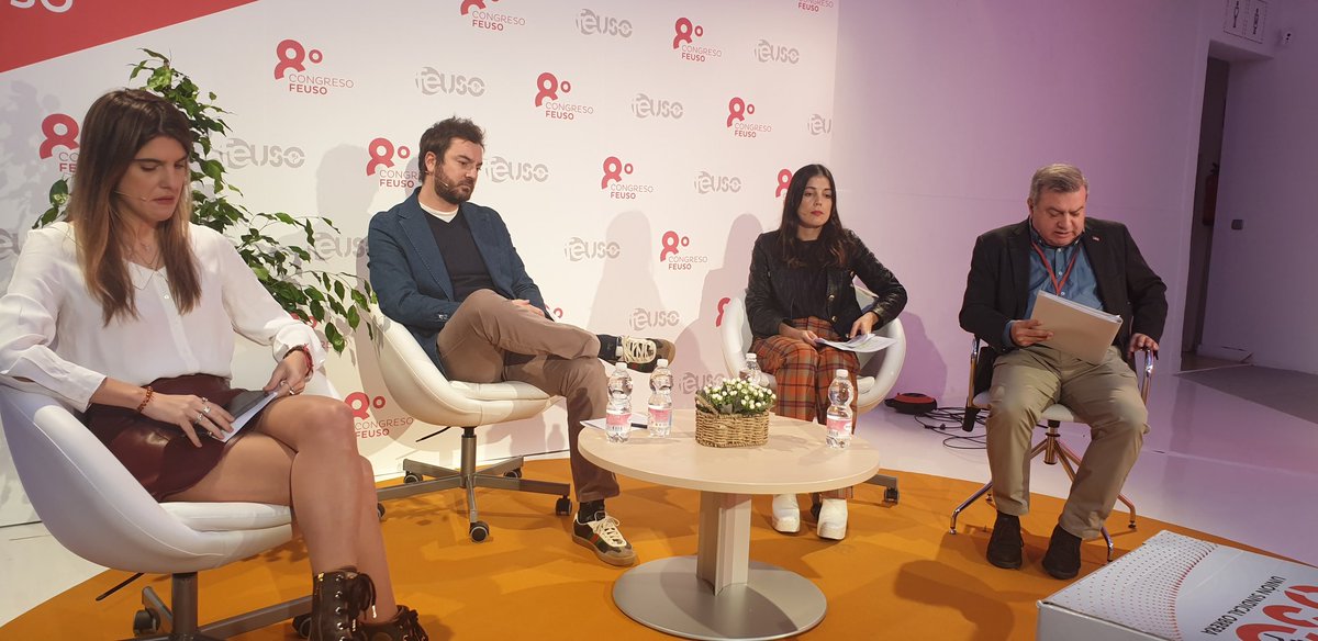 f_ense_uso's tweet photo. Da comienzo la #MesaRedonda "Pongámonos cómodos. Hablemos de Educación" en #8CongresoFEUSO   @JorgeBustos1   @casabonnline @jgstegmann https://t.co/i99DNWrYda