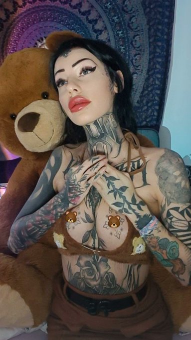 See you on my onlyfans 🥰🐻🐾 https://t.co/c5zdqGTOgg https://t.co/5ISbl8loip