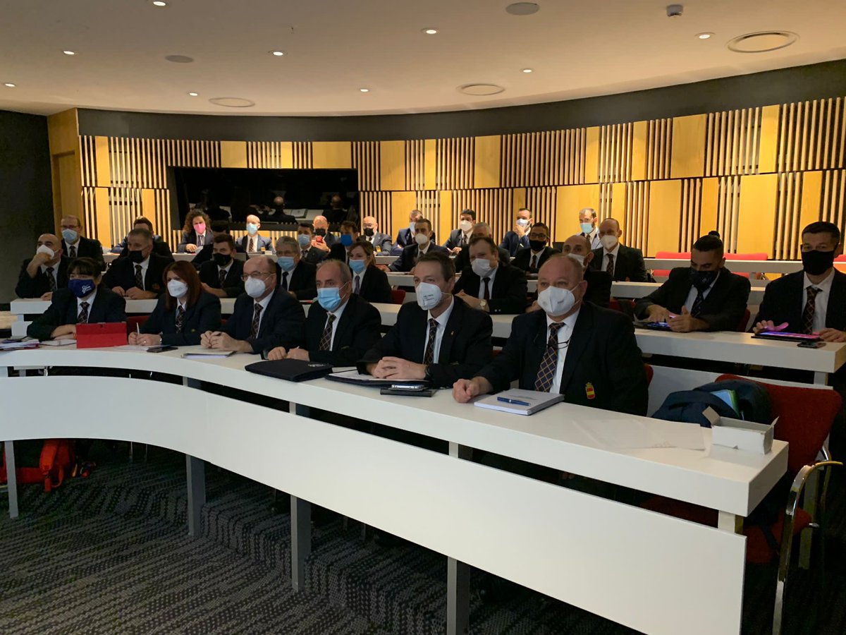 RFEKarate's tweet photo. ✔️Comienza el curso de arbitraje en #malaga previo al Campeonato de España Cadete, Junior y Sub-21 que dará comienzo mañana.
Mucho trabajo por delante para coronar a los mejores karatekas de estas categorías. 💪🏼
@malaga @DeportesDipMlg @AndaluciaJunta @FedAndKarate https://t.co/dTqGBXXtvF