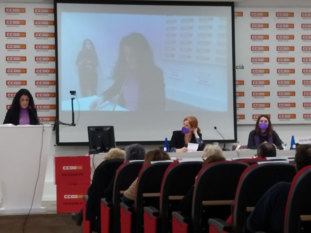 MujerFscpvCCOO's tweet photo. Asamblea #25NCCOO   Valencia @AnaGarciaCCOOPV  Secretaria General:es un paso importante q el feminismo se reconozca como principio.Pero ahora hay q trabajar por la igualdad y contra la violencia día a día para que sea una realidad social y una prioridad sindical #FARTES #HARTES https://t.co/4PT1apTxcv