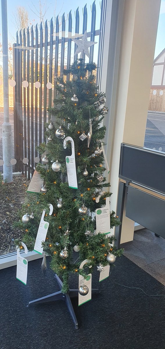 JoshuaErac's tweet photo. Christmas ready at U347! https://t.co/dUDGXpn8QT