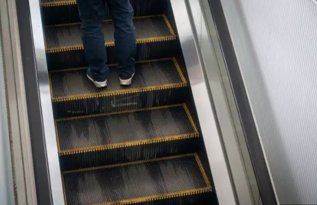 TOItravel's tweet photo. World’s shortest escalator
Did you know the world’s shortest escalator is in a department store in Japan. The country holds the Guinness Book of Records for being home to the world's smallest escalator which is around 834 mm long only! https://t.co/uzhSwknXU1