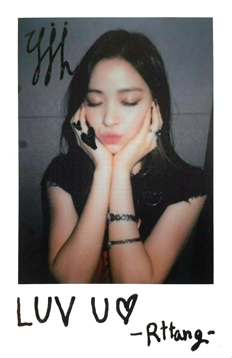 sweet9_venus's tweet photo. [SCAN] IT'z DIFFERENT "Photocard" Front &amp; Back - Yeji, Lia &amp; Ryujin

@ITZYofficial
#ITZY #있지 #YEJI​ #예지​ #LIA #리아 
#ITzICY #ITzDIFFERENT https://t.co/O9KKHOdSD5