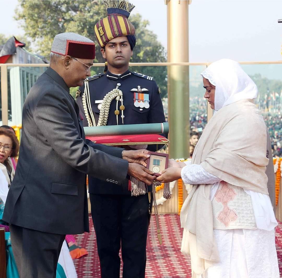 YMohiudin's tweet photo. Three yrs ago L/Naik Nazir Ahmed Wani made the supreme sacrifice while combating 6 terrorists. He was the first TA soldier and first #Kashmiri to get the highest peacetime gallantry award of #Ashok_Chakra. 
salute your sacrifice #NazirAhmad https://t.co/ZKBkipmPkE