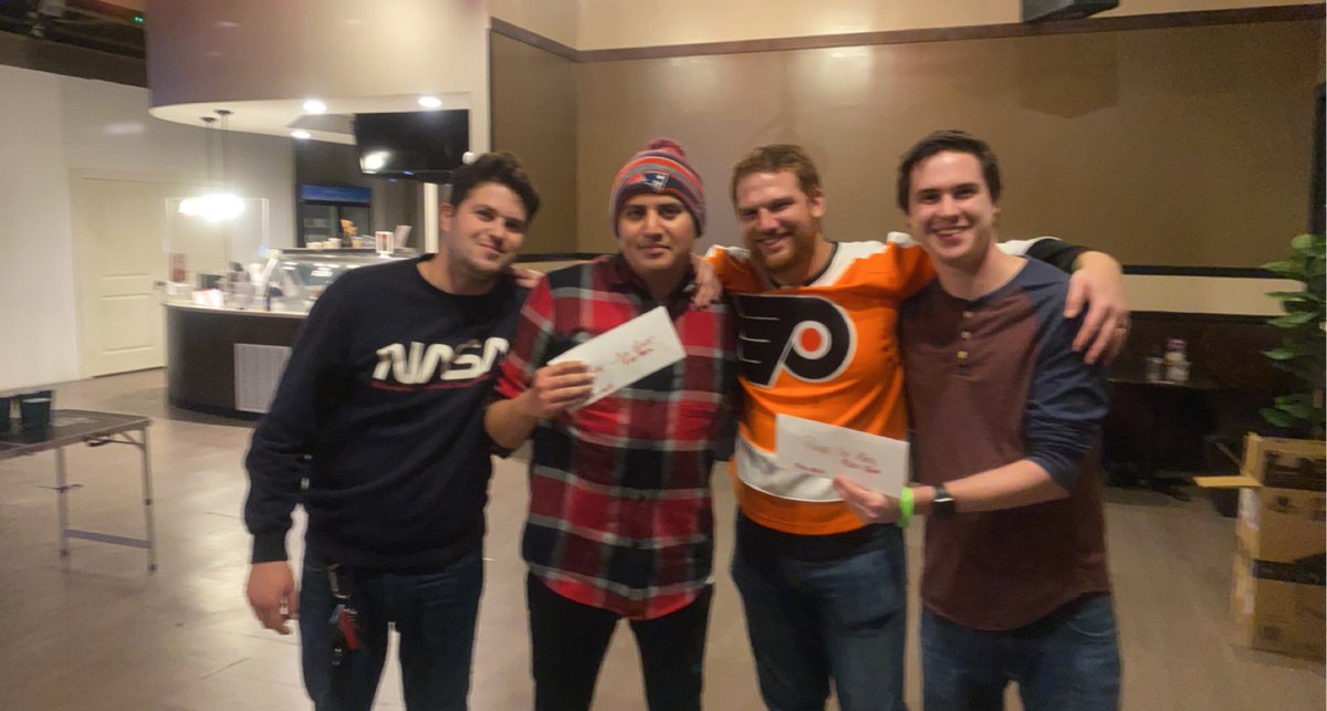 _DaRK_knIgH's tweet image. Second place at the big Water Pong tournament. #WaterPong #BeerPong #Splitz #Money