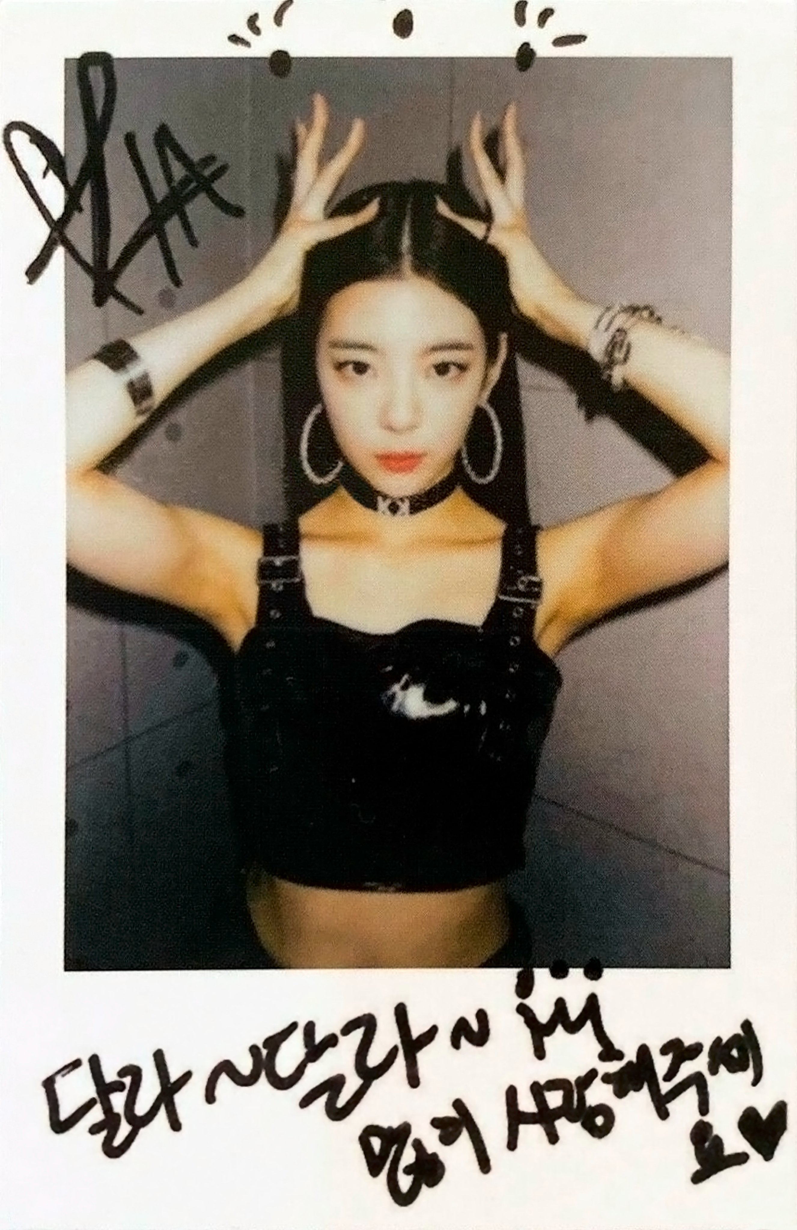 Amazon.co.jp: イェジ直筆サイン入り2Lサイズ写真…イッチ(ITZY