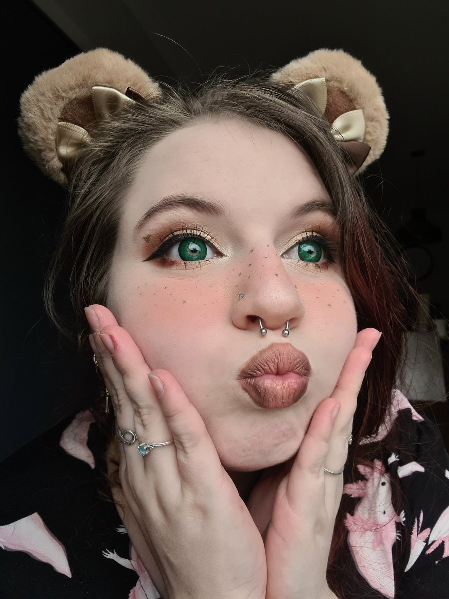 Bunny_Boo_B00's tweet photo. 1 retweet = 1 nose boop
#greeneyes #bear #beargirl #bearears #cute #freckles #softgirl #uwu #boop #boopsnoot #makeup #brownmakeup #cutegirl #uwugirl #petplay #praise #attention #praiseme #little #contacts #animalears #ears https://t.co/aV5wEuqUXZ