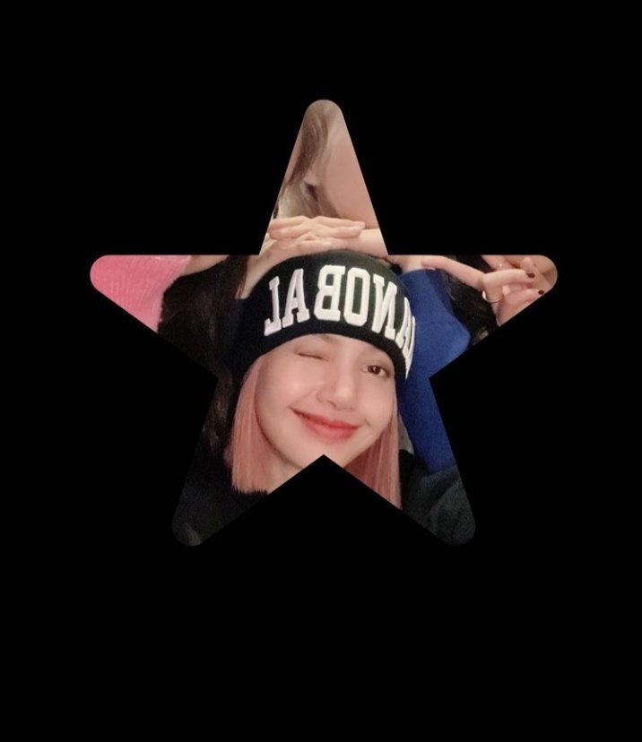 tosjs_'s tweet photo. We know you're gonna be okay Lili 🤍 We know you're a strong woman❣️#BLACKPINK #PrayForLisa #LISA https://t.co/fMfaqI2FZ4