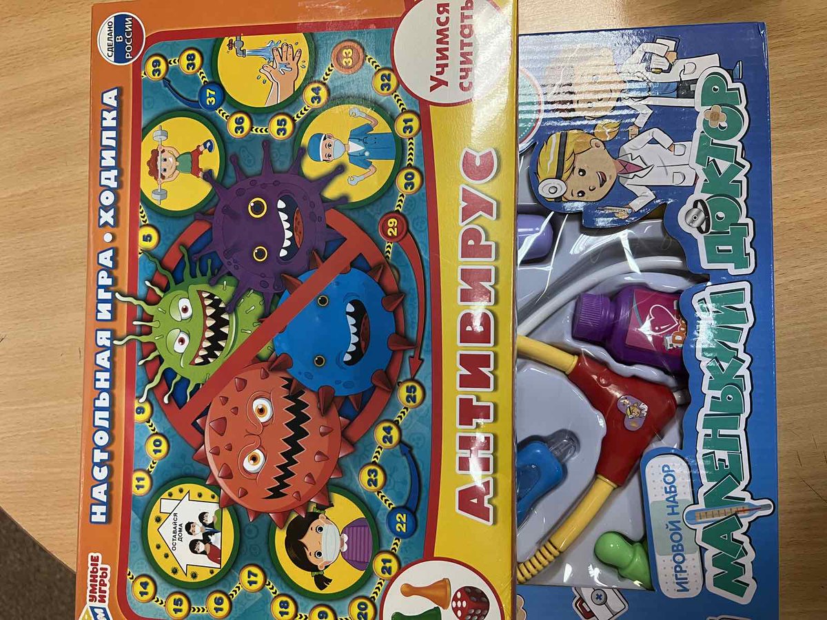 Депутат Думы г.о.Самары, главный врач ГБУЗ СО "Самарская городская клиническая больница № 2 имени Н.А.Семашко" Резников Яков Зиновьевич принял участие в  совместной акции Сторонников партии и фонда“ДаДобро”“Коробка Храбрости".
#ЕР63 #ЕРПомогает #ЕРПромышленый  
#коробкаХрабрости