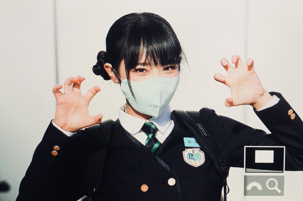 cynfiles's tweet photo. on her way to film an episode for JTBC's 'Knowing Bros' https://t.co/9NhZyhFpdo