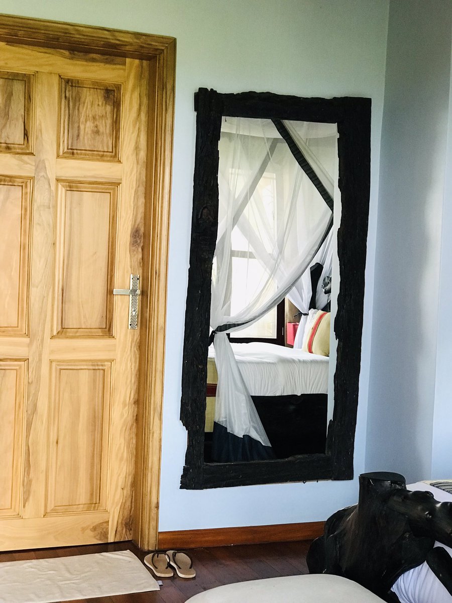 savannah_lodges's tweet image. Rise and Shine. Don’t forget to look in the Mirror before you start your day😊

#VisitUganda #holiday #vacation #honeymoon #mirror