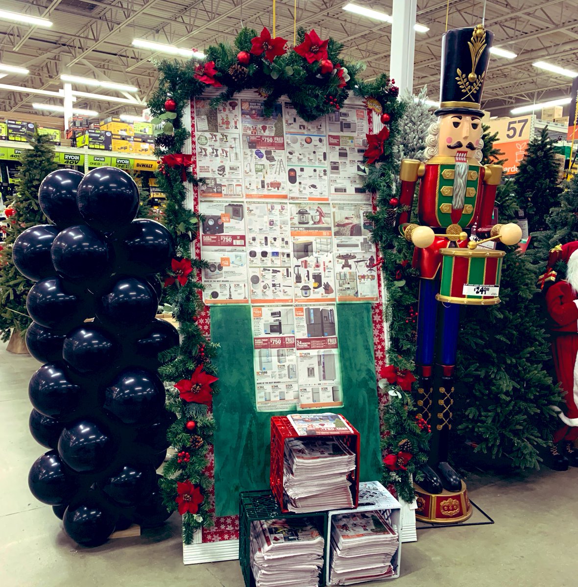 Can you tell we are all excited about our main entrance ?!😂🥳🤩🚨🔥🧡  #SettingTheTone #BlackFriday #TeamBonita #WereReady