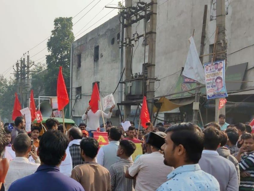 newsclickin's tweet photo. 12 #tradeunions have called for #strike in Delhi. Among the major demands of the unions include Rs 26k as #minimumwage for the #unskilledworker along with monthly cash support of 7,500 to the unorganised workforce
Location: Wazirpur Industrial Area
Credits: Aditi Sharma & Ronak https://t.co/qRbkePjmiE