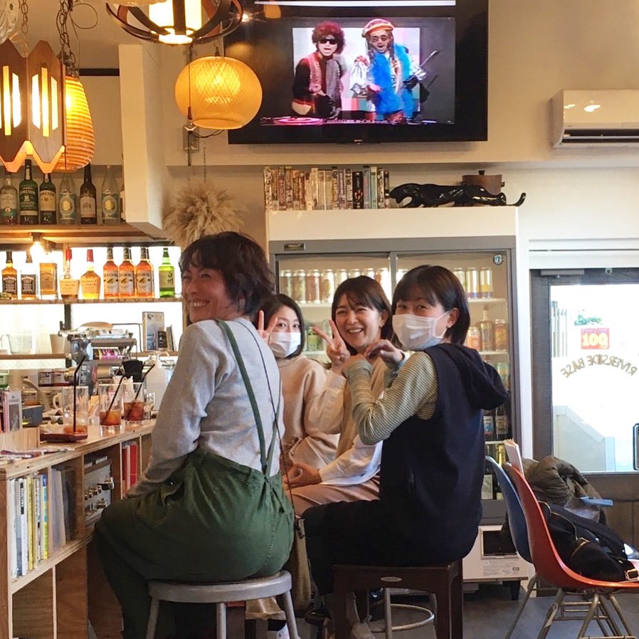river_side_base's tweet photo. 本日は女子会からスタート🍺
お気軽にお越しください👋
#riversidebase
#二子玉川
#二子新地
#溝の口
#カフェ
#角打ち
#クラフトビール https://t.co/PVZAux4mzf