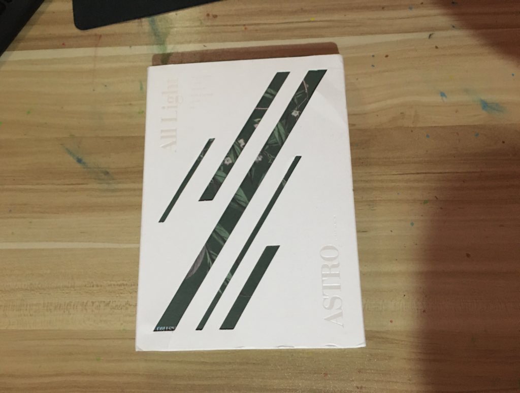 Astro_shoppe's tweet photo. ASTRO ALL LIGHT WHITE VER 

With Eunwoo Lyric Book!
400+lsf PAYO 
Gcash 
MOD: sco 

(COD local sf only)

(Minimal defects,, view thread to see conditions) https://t.co/CzABaOKJrK