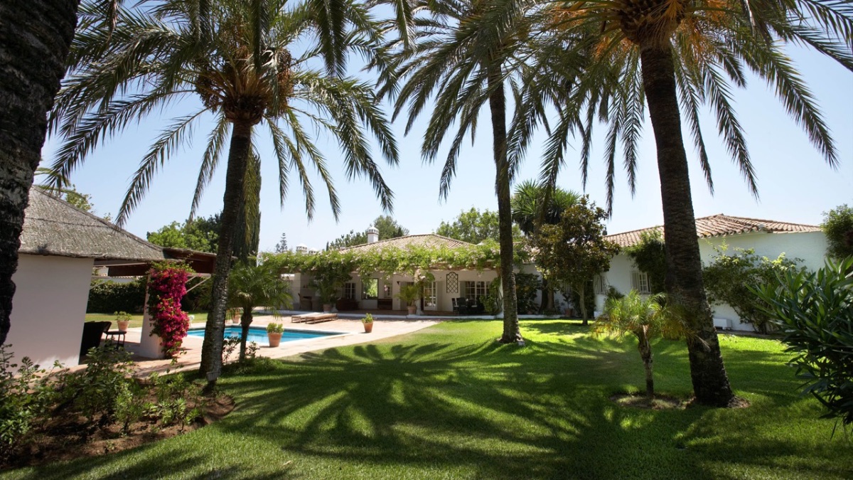 MarbellaPlatin1's tweet photo. Beachside villa with huge flat plot in Casasola - High investment potential! - €3,200,000

More info? Follow https://t.co/fbxVmEyUON or DM us!

#realestate #investment #beachplot #marbella #Estepona #Spain #MarbellaPlatinum #luxuryrealestate #forsale #beachproperty https://t.co/he1t0o0ozi