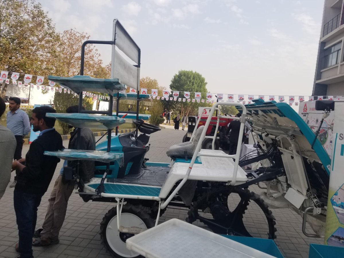 tahiriqbal194's tweet photo. Chinese High Commissioner for Agriculture @GuWenliang Inaugurated Exhibition of Emerging Technologies In Agriculture , Country Head Manger CNH and other industry collaborator there   during #SilverJubileeArid #Silverjubileeariduni https://t.co/V3Vw3QqCdD