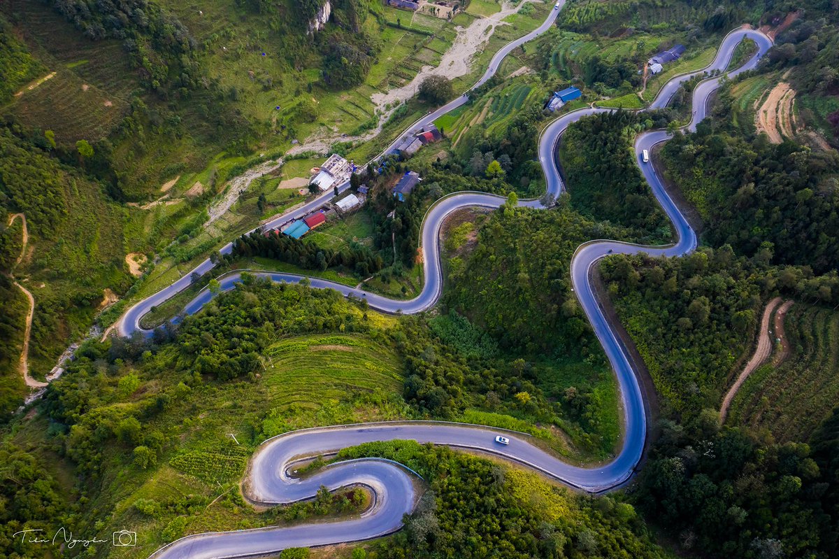 on_vietnam's tweet image. Ma Pi Leng Pass is one of the four great mountain peaks of the North of Vietnam. Coming to this place, the Ma Pi Leng Pass will have a stop for you to admire the breathtaking scenery beneath.
source: Tien Nguyen + internet

#mapilengpass #vietnam #travel #asia #myvietnam #nature