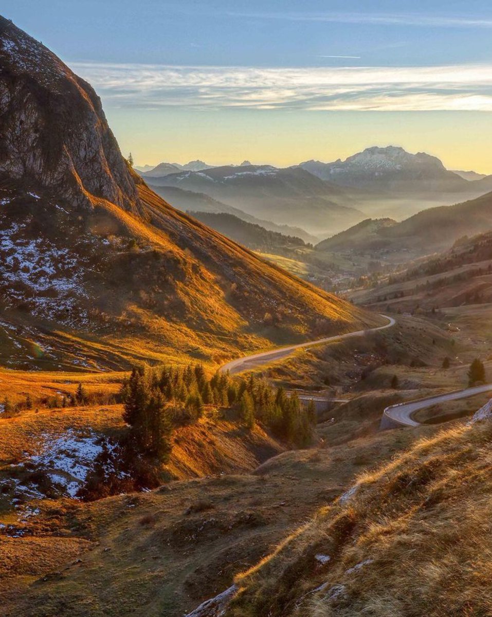 MassifDu's tweet photo. COL DE LA COLOMBIERE / ARAVIS / HAUTE-SAVOIE …. #montagne #montagna #montaña #mountains #山 #berg #горы #планини #natur #bjerge #vuoret #βουνά #grandbornand #legrandbornand #hautesavoie #hautesavoiexperience #hautesavoieexperience #hautesavoie74 …. 📸 @bouilleur_de_photo https://t.co/H5UPC9SIST
