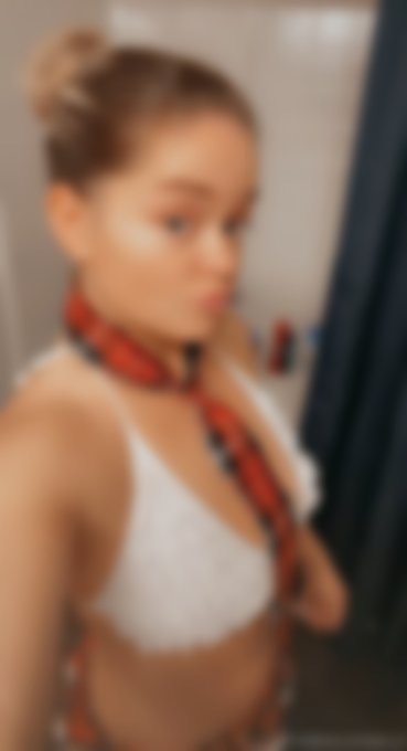 I just posted a new picture on my OnlyFans!  Want to see more?  Click here: https://t.co/qyIweYMr6Q 🔥