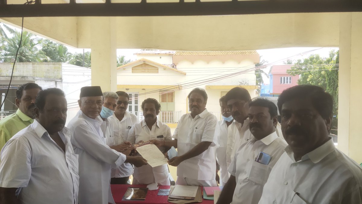 MuthuPerumalDM1's tweet photo. தமிழக வேளாண்துறை அமைச்சர் மாண்புமிகு                                                         எம் ஆர் கே பன்னீர்செல்வம் அவர்கள் வழிகாட்டுதலோடு நடைபெற உள்ள உள்ளாட்சி தேர்தலை முன்னிட்டு                       பரங்கிப்பேட்டை பேரூர் கழகத்திற்குபோட்டியிடுவதற்கான விருப்ப மனு கொடுத்தார்கள https://t.co/B3pNqbP49t