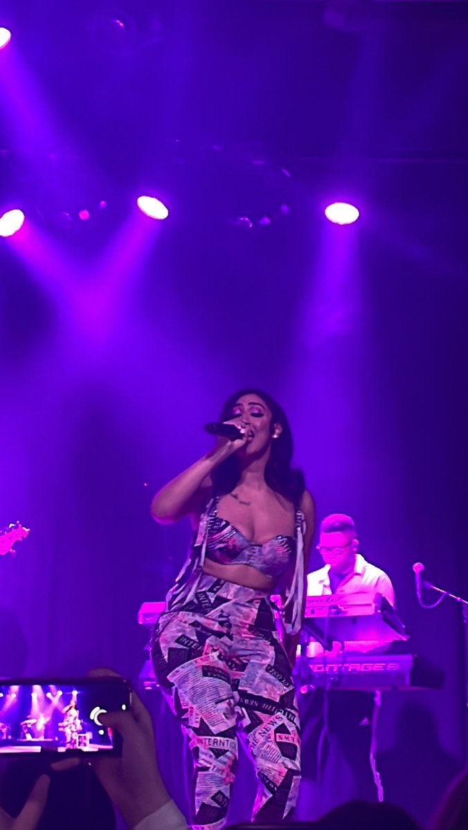 isssabel22's tweet photo. I have wanted to see @queennaija for the longest time. Driving down to Arizona was well worth it. I got to drive with my two best friends and got to see one of my favorite artists. I just want say thank you Queen and the my besties for amazing energy. ❤️🔥🤞🏽 #butterflytour https://t.co/AXwTGlgQEO