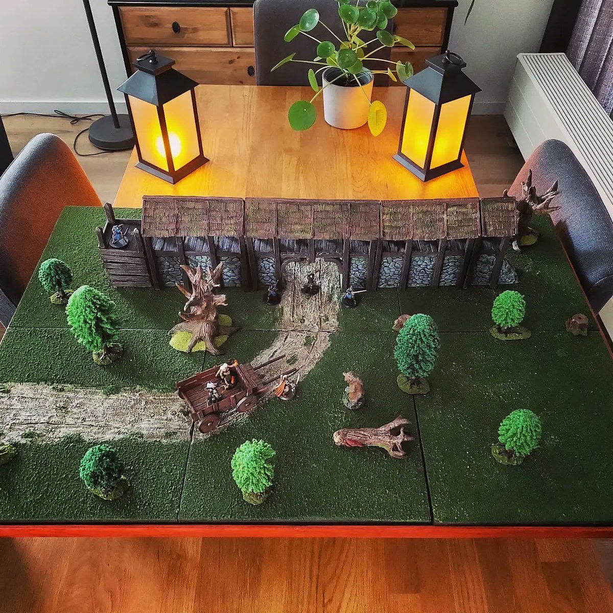 JBRunecraft's tweet photo. My grass/road tiles combined with my modular @ElderScrolls #Skyrim village gate create some awesome encounter potential.

#dnd5e #DnD #5e #pathfinder #ttrpg #rpg #CriticalRole #Skyrim10 #ESO #elderscrollscalltoarms #ElderScrolls #tabletopcrafts #tabletopterrain #tabletopgaming https://t.co/BjSyUUiqAU