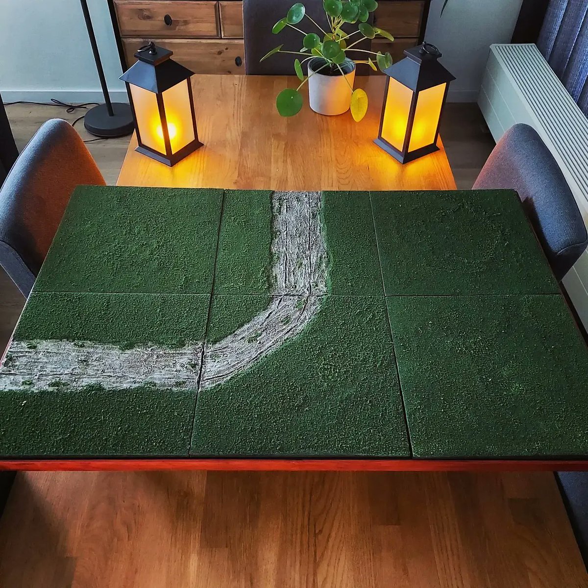 JBRunecraft's tweet photo. My grass/road tiles combined with my modular @ElderScrolls #Skyrim village gate create some awesome encounter potential.

#dnd5e #DnD #5e #pathfinder #ttrpg #rpg #CriticalRole #Skyrim10 #ESO #elderscrollscalltoarms #ElderScrolls #tabletopcrafts #tabletopterrain #tabletopgaming https://t.co/BjSyUUiqAU