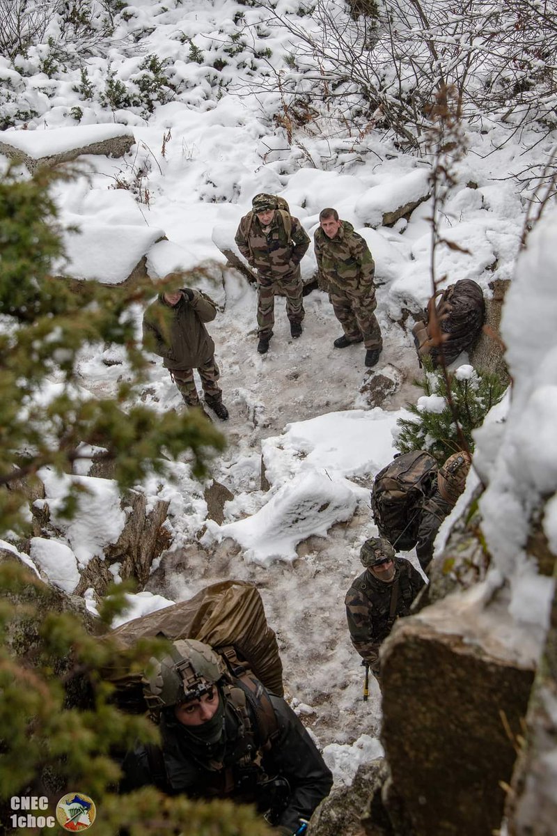7e_brig_blindee's tweet photo. #EspritGuerrier
Fatigue, inconfort, incertitude
Nos commandos du #GAEB poursuivent leur aguerrissement au @CNEC1CHOC sous l'oeil bienveillant du général du Gardin, commandant la 7.
📸 @68eRAA_CDC
Et @CNEC1CHOC https://t.co/wPRAJiBryO
