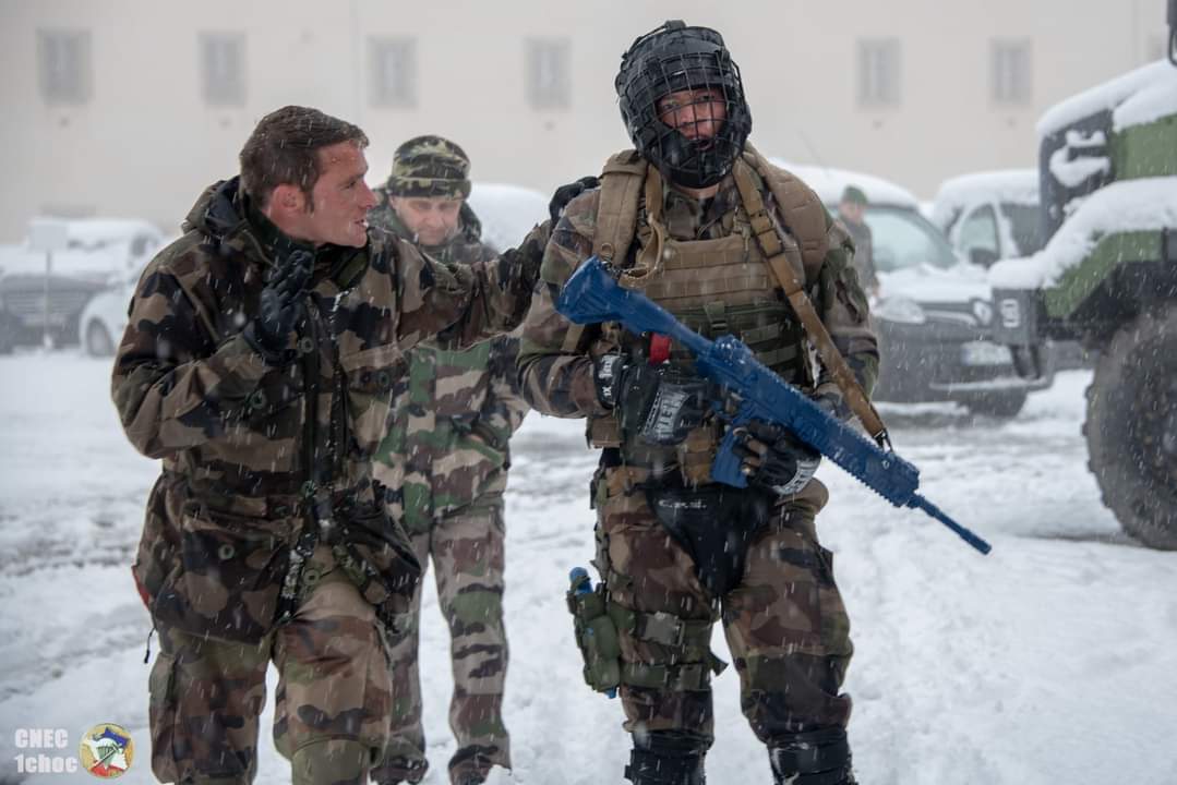 7e_brig_blindee's tweet photo. #EspritGuerrier
Fatigue, inconfort, incertitude
Nos commandos du #GAEB poursuivent leur aguerrissement au @CNEC1CHOC sous l'oeil bienveillant du général du Gardin, commandant la 7.
📸 @68eRAA_CDC
Et @CNEC1CHOC https://t.co/wPRAJiBryO
