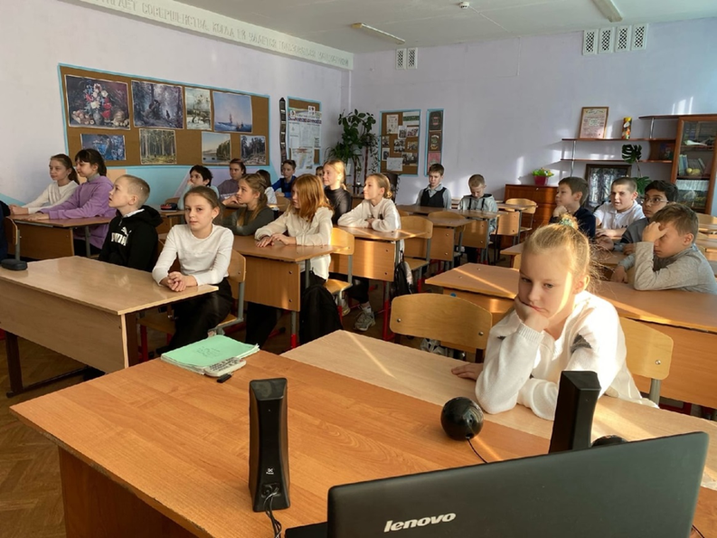depsamobr63's tweet photo. В рамках реализации федерального проекта «Социальная активность» национального проекта «Образование». Ученики Школы № 157 приняли участие в онлайн встрече с жительницей блокадного Ленинграда — Валентиной Николаевной Щербаковой, которая на данный момент проживает в городе Самара. https://t.co/emygtuwutO