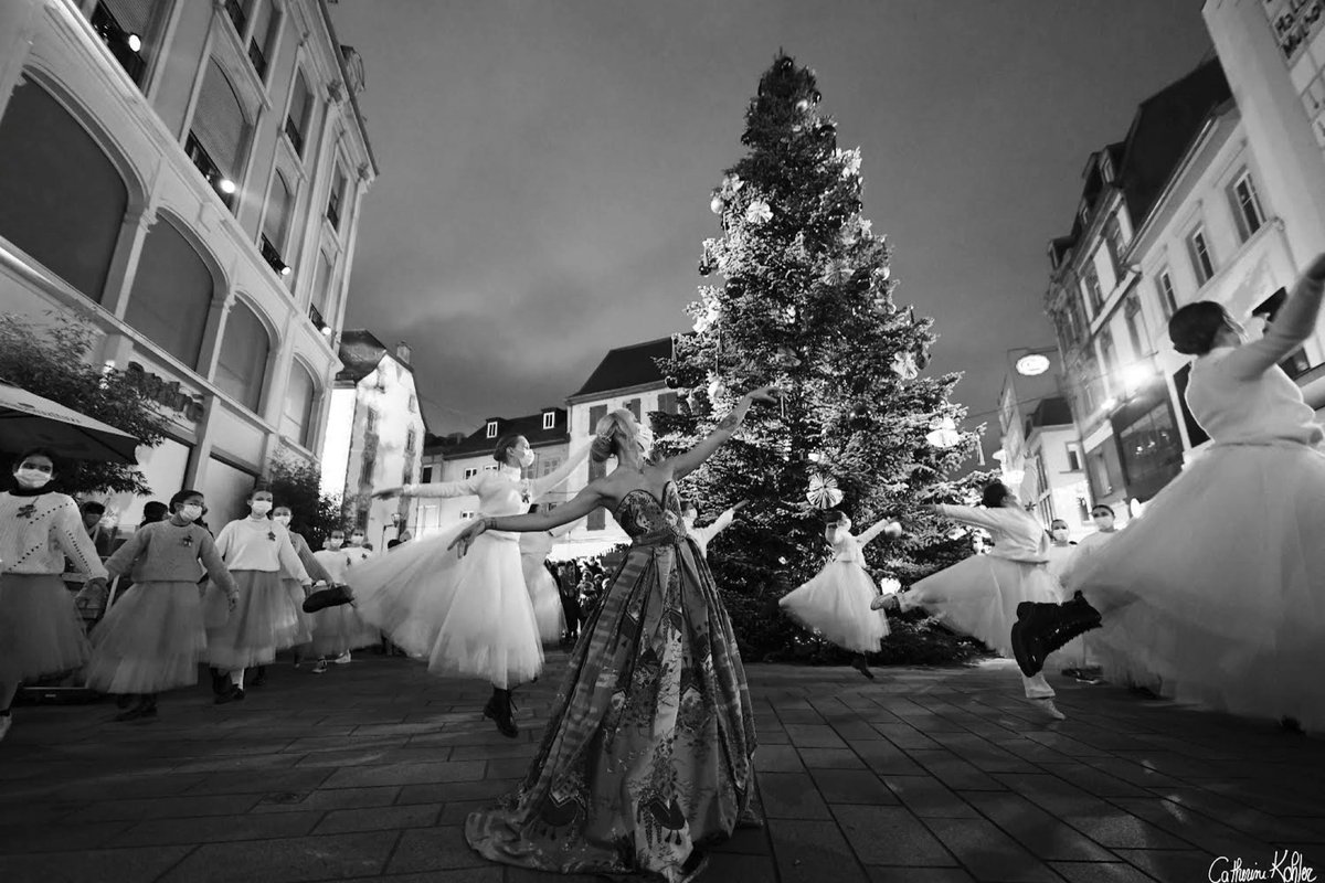 Wahouuuuuuu 😍💕
Inauguration du marché de #Noël à #Mulhouse hier soiiiiiiiir! 
C’est parti 🎄✨ #jaimemulhouse