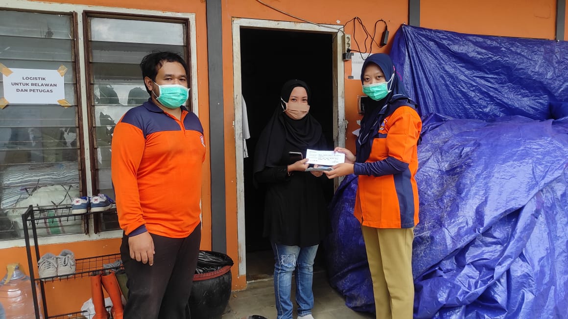 ZaintseeIna's tweet photo. Donasi untuk membantu korban bencana banjir sudah di berikan, terimakasih untuk semua pihak yang telah ikut membantu 🙏🙏 https://t.co/DxcqWvChRt