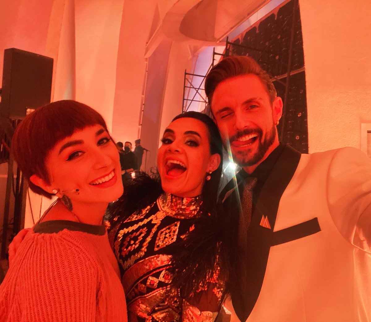 alexbrizuelamx's tweet photo. Noche de celebrar el teatro y el cambio que genera! https://t.co/wgGGUMUsJd
