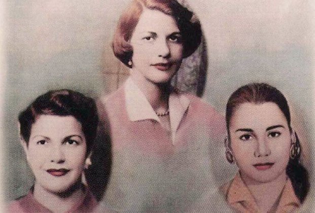 Maria, Patria, Minerva Mirabal kardeşler, Amerikan destekli baskıcı dikta rejimine karşı mücadele ettikleri için, defalarca hapsedildiler, vatan haini ilan edildiler, evlerine arsalarına el konudu ve 25 kasım1960da dikta yandaşları tarafından
⬇️⬇️⬇️
