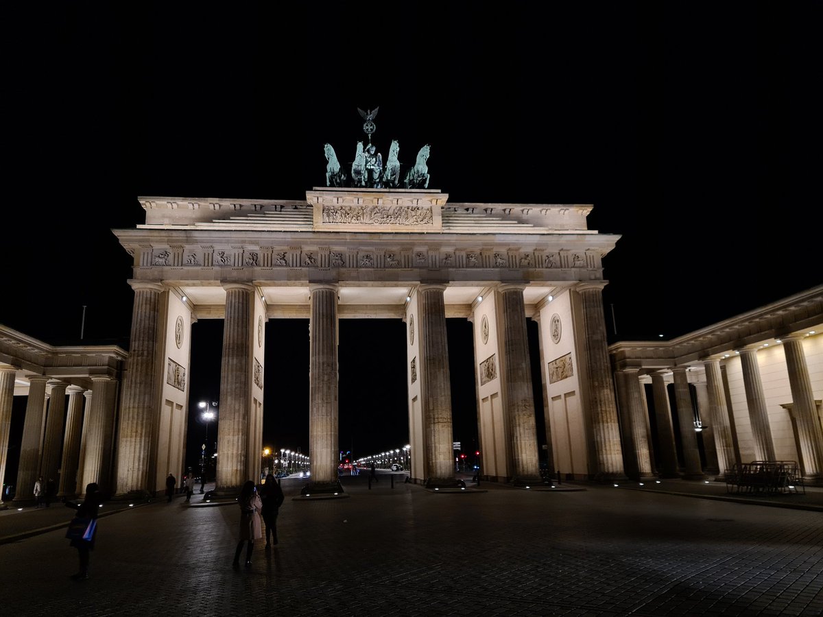 AndreasRFischer's tweet photo. #PolBil der 🟥2️⃣ten des #AufklBtl6 in #Berlin zum Thema: #Demokratie & gesellschaftlicher Zusammenhalt im Wandel der Zeit.
Danke an @KASonline für die Vorbereitung und Durchführung.
#HeerAmMeer in Berlin
#BundeswehrInHolstein
#vonSechs https://t.co/Ub29mQTTjd
