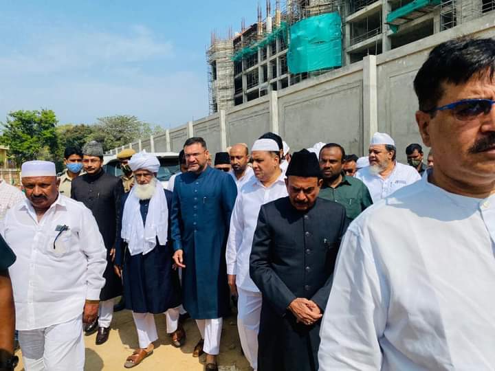 bbnnewshyd's tweet photo. #MuftiKhaleelAhmed laid the foundation of #secretariatmosques in the presence of 
@aimim_national MLA @imAkbarOwaisi, Home Minister 
@mahmoodalitrs  and other leaders.
@asadowaisi https://t.co/MMlkSCf5c5