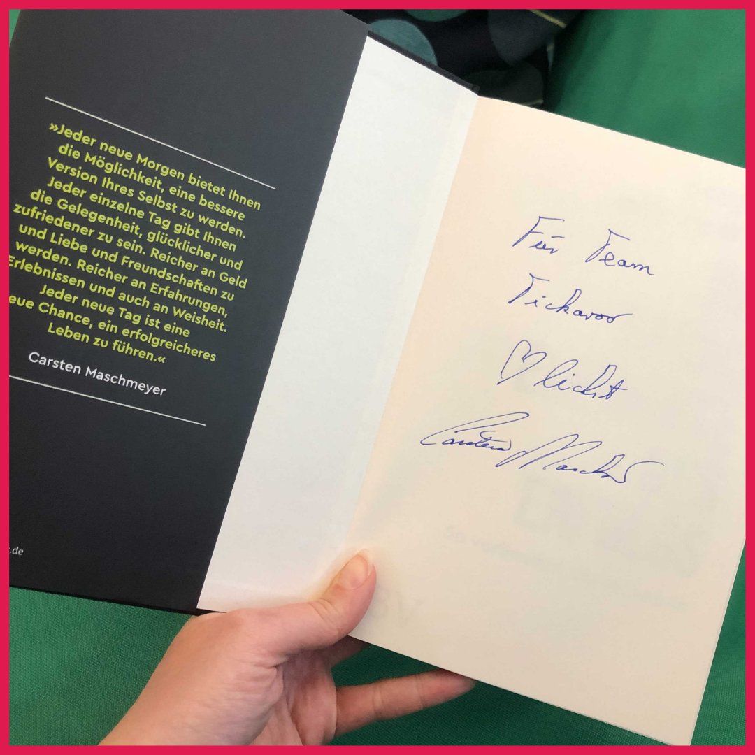 tickaroo's tweet photo. #teamtickaroo
Neben dem Netzwerken, den Vorträgen und Workshops, war auch der Dinner-Talk mit @maschmeyer einer unserer persönlichen Highlights des Events! 🤩
Auch Anastasia, unsere Marketingassistentin, hat sich sehr über das gemeinsame Foto mit Carsten gefreut! 🤗
#njb21 https://t.co/2Wx74GrvHk