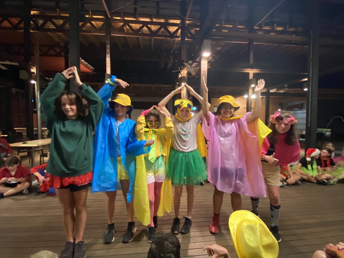 Fashions on the field #year6oakleighssnoosa2021