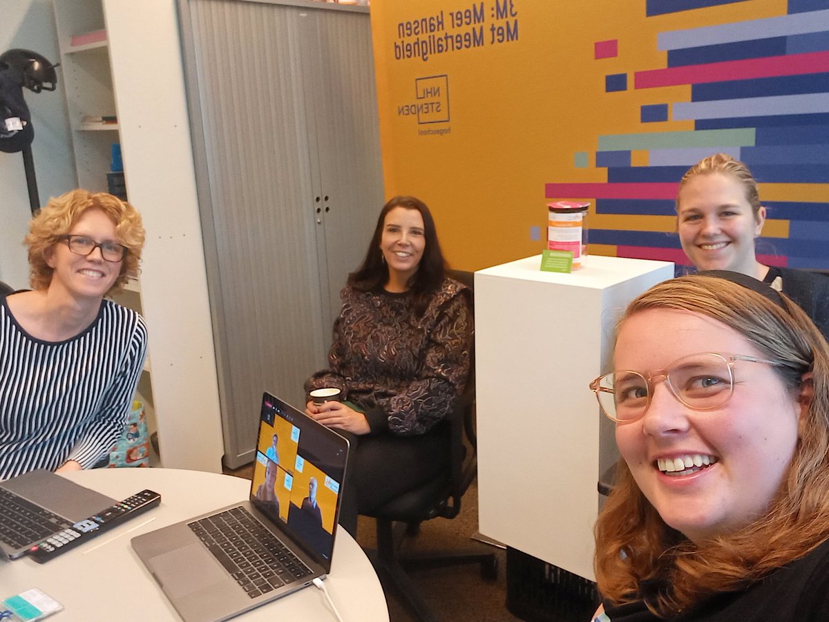 Wij zitten er helemaal klaar voor! Stemmen jullie nog gauw mee op het @3M_project om de #RAAKAward van het #SIAcongres te winnen! :) 
app.sli.do/event/dfaijepb
<a href="/JoanaDuarte77/">Joana Duarte</a> @MirjamGuenther <a href="/svdekker/">Suzanne Dekker</a> <a href="/FransHiddink/">Frans Hiddink</a>