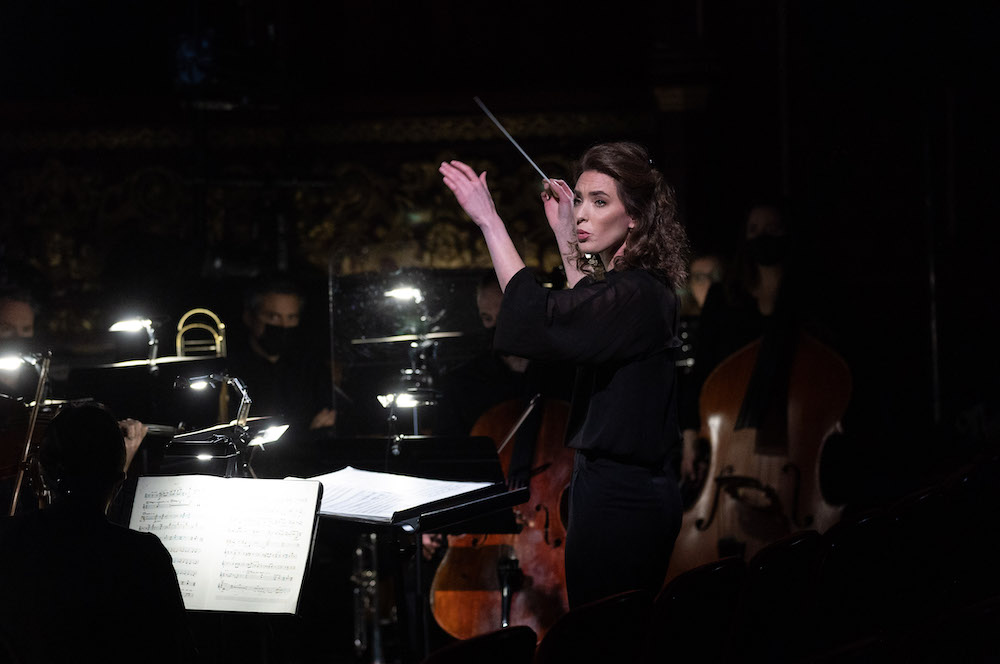 IrishNatOpera's tweet photo. Did you catch INO Resident Conductor #ElaineKelly on last night's #CultureFile? Really great insight into 'the Lighthouse' opera and Elaine's journey as a conductor. 

🎧 Listen back here https://t.co/feNyBY3eqJ

#INOLighthouse @LyricLorcan @RTElyricfm https://t.co/3uaPPwm0sw