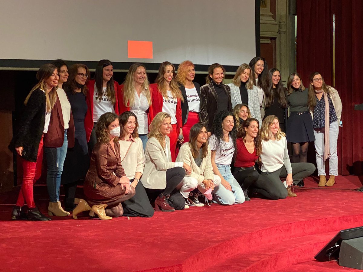 LauraLacarra's tweet photo. ¡Qué pena haberme perdido el cojoevento de @FemalestartupsL #foundersDay! 😭😭😭 Fundadoras como la copa de un pino: @Pepitamarin @laulozlom @Leirum22 @E_Molina_ @SilviaRivela @ClaraGrima o @marta_caparros entre otras. ¡Exitazo! ¿Habrá 2da edición? Fotos de @FemalestartupsL https://t.co/jHW7dvWR23