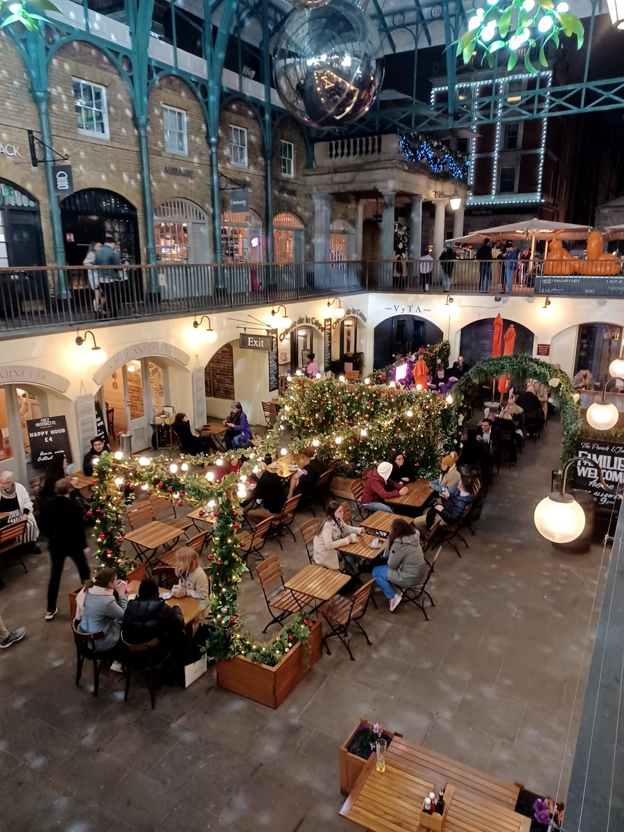 MariaLu80032325's tweet photo. #lastnightinlondon #London #coventgarden #life #AboutLastNight #Happiness https://t.co/JQbOoiiuWH