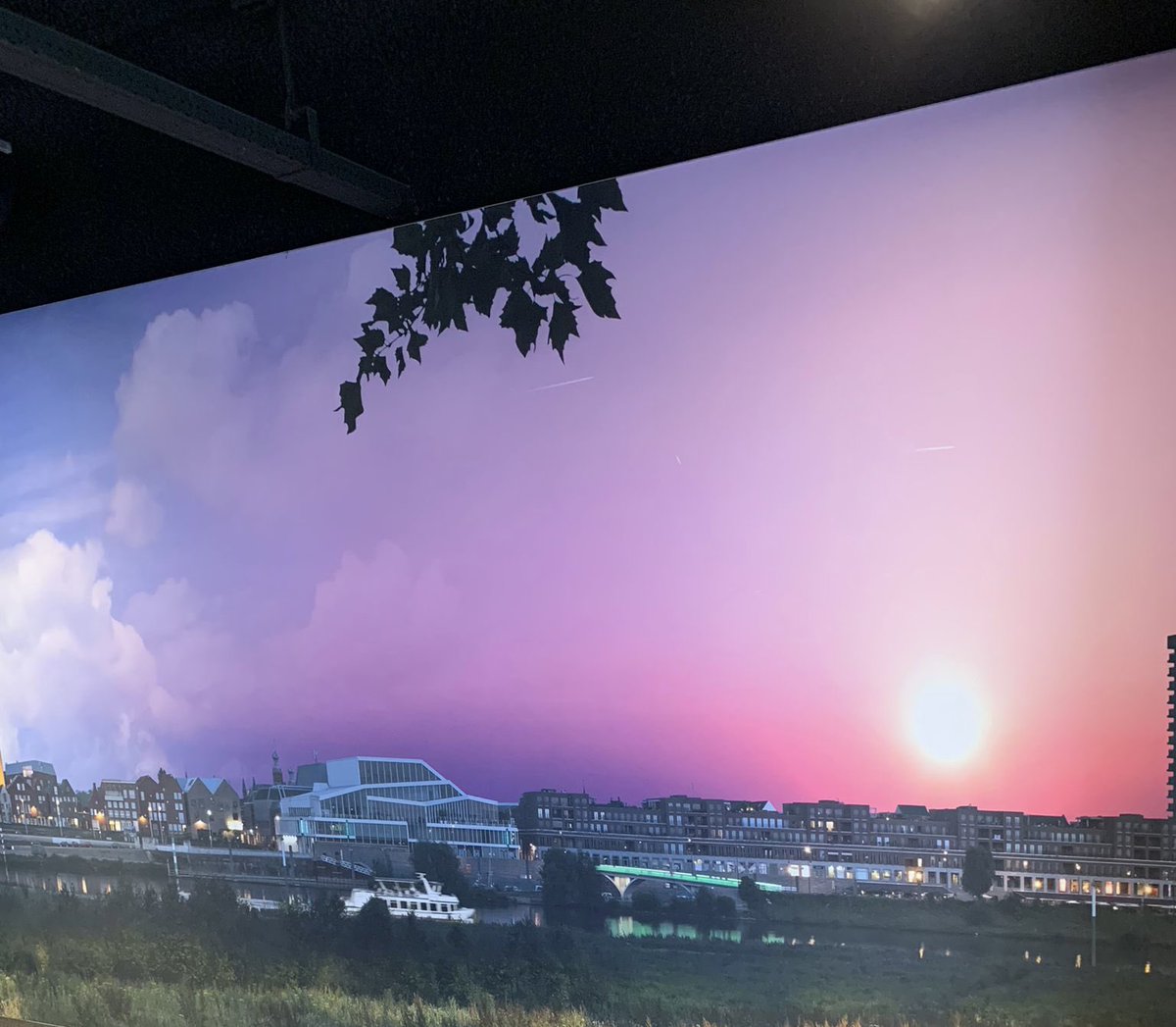 Transvenlo's tweet image. En weer een kantoor klaar. Wat wordt het mooi hè?! Nog 2 dagen tot de verhuizing.
De skyline van Venlo met dank aan @enVisualNL