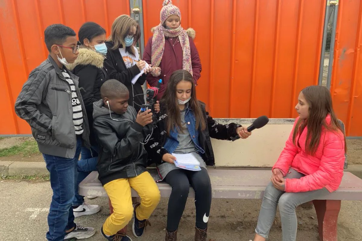emmagayet's tweet photo. Des élèves du collège Rosa-Parks avec @F3Occitanie. C'est l'actu des ados.
https://t.co/GFB3JDrD3s https://t.co/vcgjLsES2g