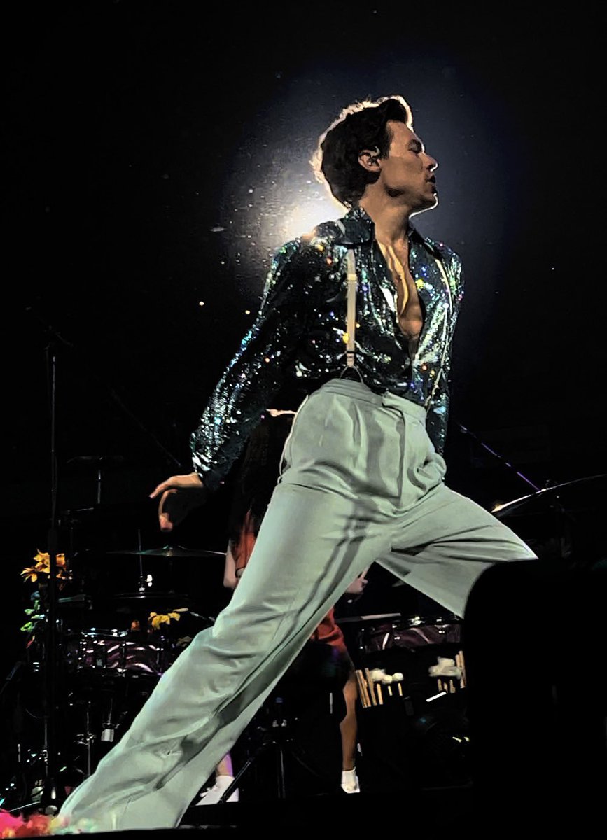 thestylesfandom's tweet photo. https://t.co/GdfL5YC6XY